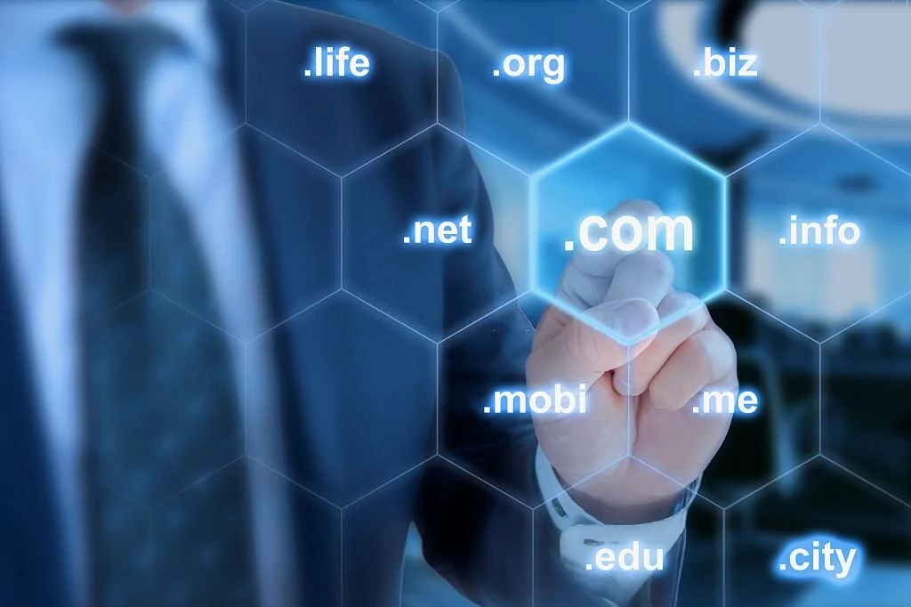 DNS nedir? Ağ yönlendirme sisteminin merkezi ayrıntılı olarak açıklanıyor - LikaCloud